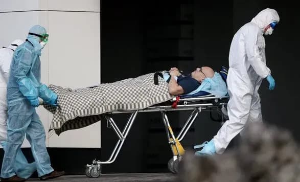 Росія третій день поспіль б'є рекорди з COVID-19: за останню добу в країні виявили 14 723 випадки