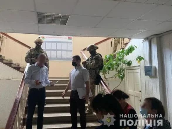 Підпільно збували державну вакцину: у Київській області провели низку обшуків і викрили злочинну "схему"
