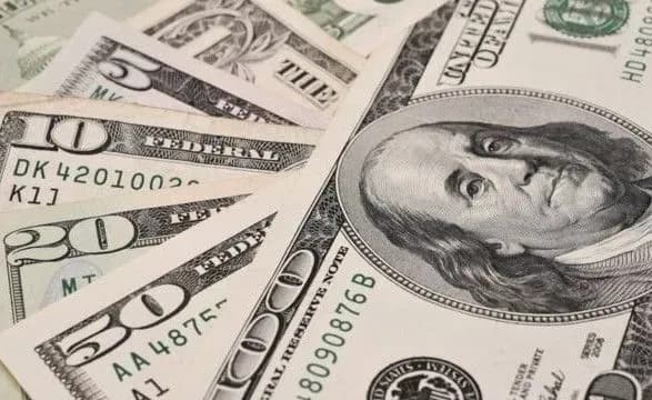 На Кубі тимчасово припинять використання готівкових доларів