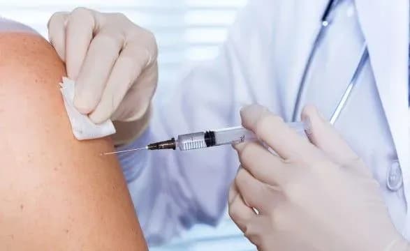 Центри масової вакцинації діятимуть сьогодні у 8 областях України та у Києві