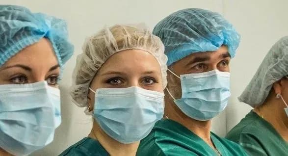 20 червня: сьогодні відзначають День медика та День батька