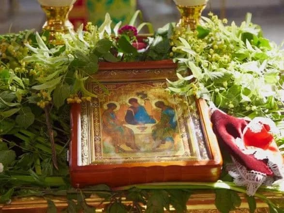 Православні християни сьогодні відзначають День святої Трійці