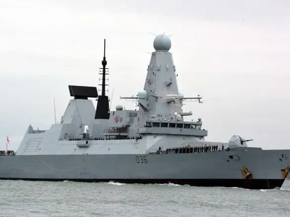 В сети появилось видео инцидента с нарушивим российскую "границу" британским эсминцем