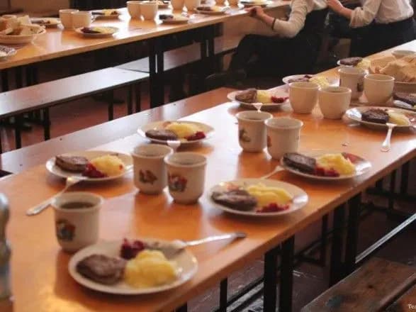 Лише 7% дітей подобається те, чим вони харчуються у шкільних їдальнях