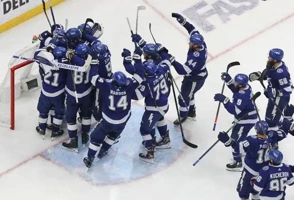 Хокей: “Тампа-Бей” вдруге поспіль пробилася до фіналу Кубку Стенлі