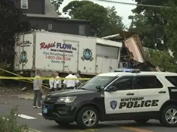 У США чоловік викрав вантажівку, застрелив 2 людей і помер сам від кулі поліцейських