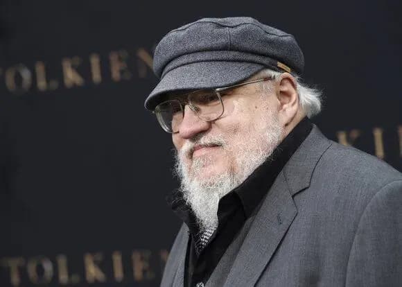 Джордж Мартин раскритиковал финал "Игры престолов", пообещав фанатам другое окончание