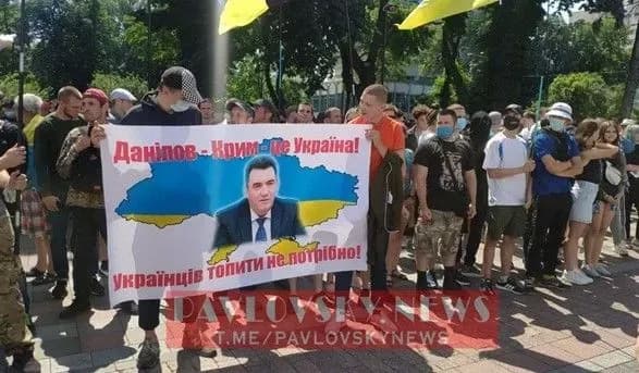 Біля Ради націоналісти вимагають відставки глави РНБО