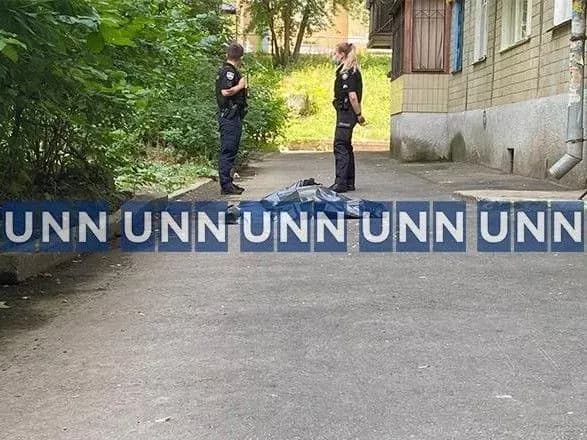У столиці чоловік здійснив самогубство, вистрибнувши з вікна