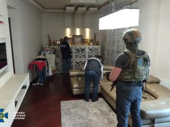 Брендовая одежда и косметика с ЕС: в Украине заблокировали груз "контрабандиста из списка СНБО" на 16 млн грн