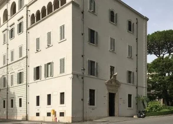 У Ватикані кардинала і ще дев'ять осіб судитимуть за зловживання з інвестиціями