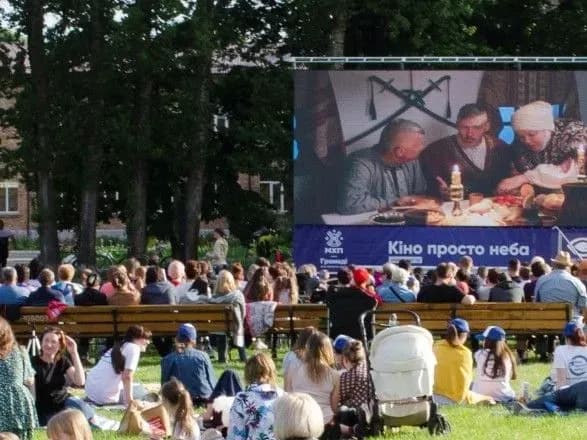 Проект МХП "Кіно просто неба" зібрав 12 тисяч глядачів