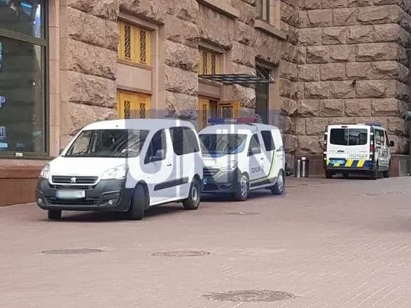 Із КМДА евакуюють людей через повідомлення про замінування. Невідомий вимагає викуп у 0,5 біткоїна