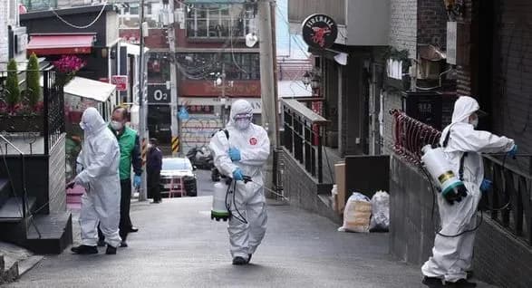 Південна Корея вводить в Сеулі найжорсткіші обмеження проти COVID-19 через нові "рекорди"