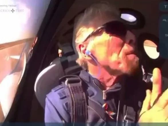 Космічному туризму бути. Корабель Бренсона успішно приземлився