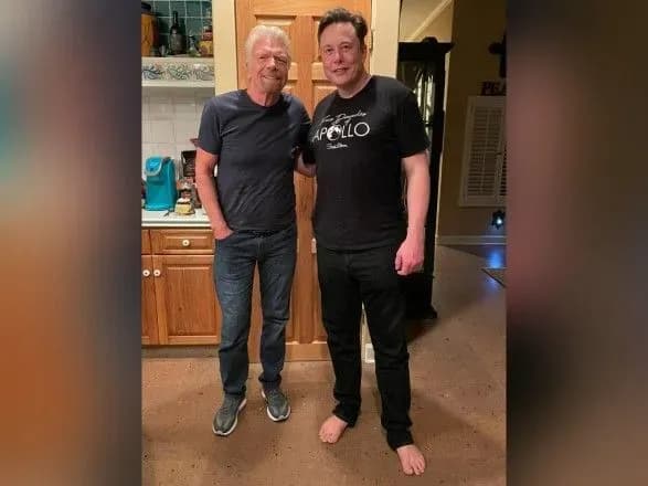 Попереду великий день: Маск заїхав до Бренсона перед його польотом в космос