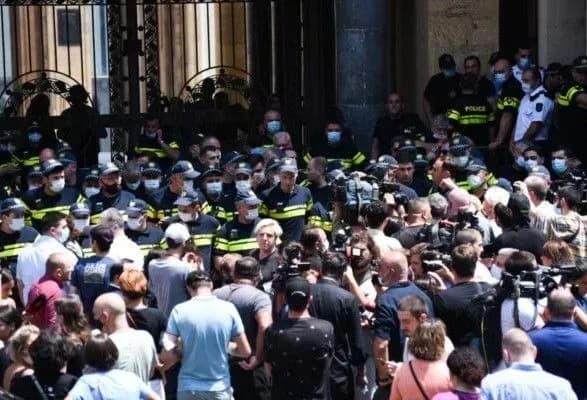 Протесты в Тбилиси: полиция арестовала 12 человек