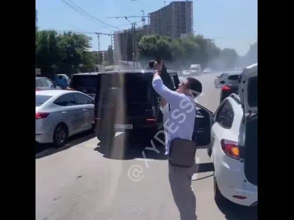 В Одесі чоловіки влаштували стрілянину з автомата посеред вулиці: поліція відкрила провадження