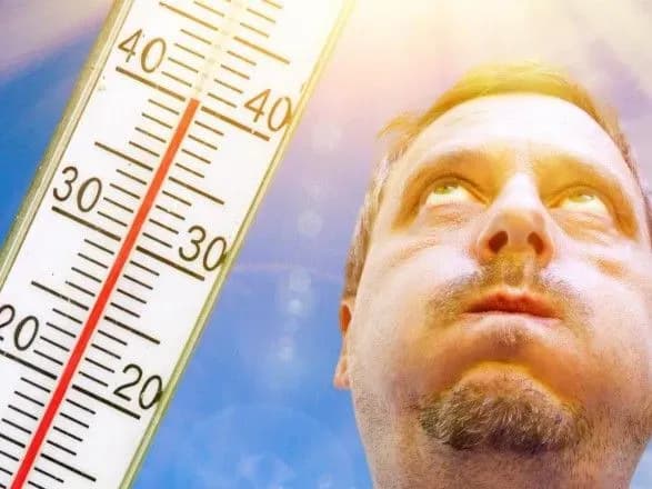 Лікар: спека може викликати у людей психоз та порушувати сон