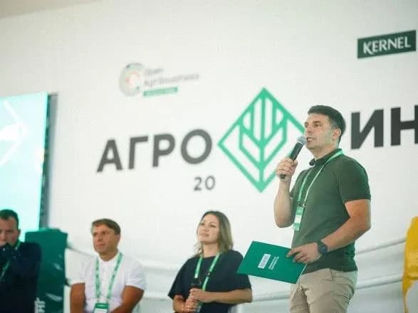 Міністр АПК Лещенко пішов на піар-захід Кернел, який звинуватили у земельних махінаціях