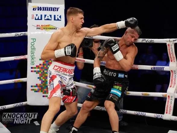 Украинец нокаутировал аргентинца на старте главного боя боксерского вечера