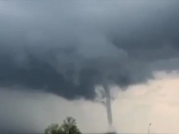 На курортну Кирилівку сьогодні налетів смерч: у мережі з'явилося відео