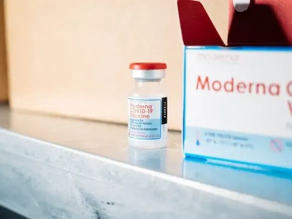 У ЄС схвалили вакцину Moderna для підлітків від 12 років
