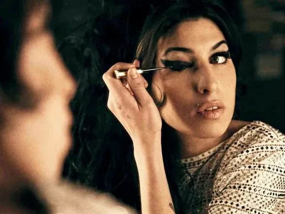 Поверненні Емі: сьогодні минає 10 років з дня смерті співачки Емі Уайнхаус