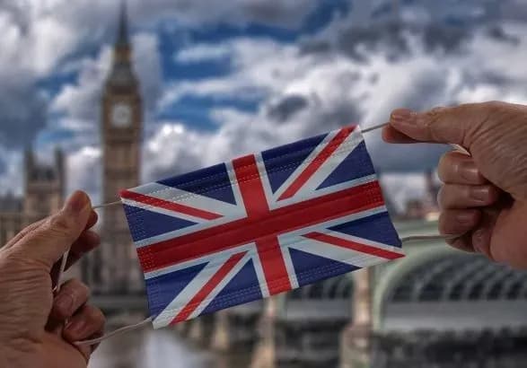 Великобритания отменяет карантин для полностью вакцинированных посетителей с ЕС и США