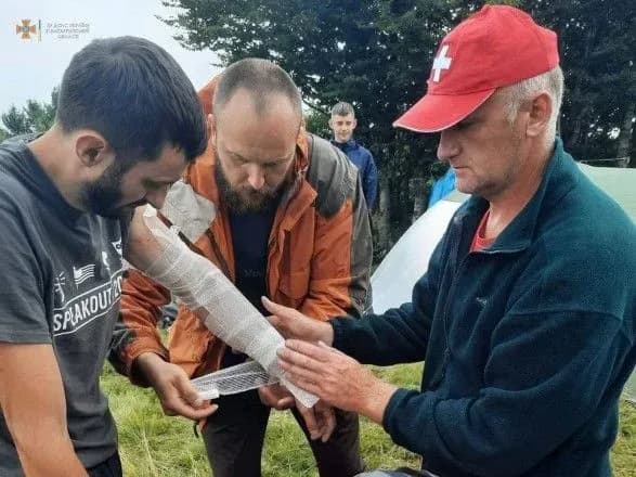 У Карпатах у групу туристів влучила блискавка: троє осіб поранено