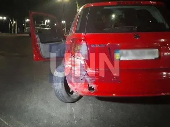 Декілька автівок влаштували ДТП неподалік мосту Метро у Києві