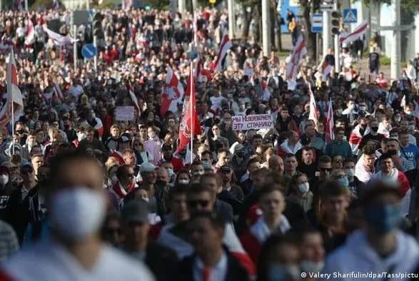 Правозащитники: в Беларуси за июль осуждены 107 участников протестов