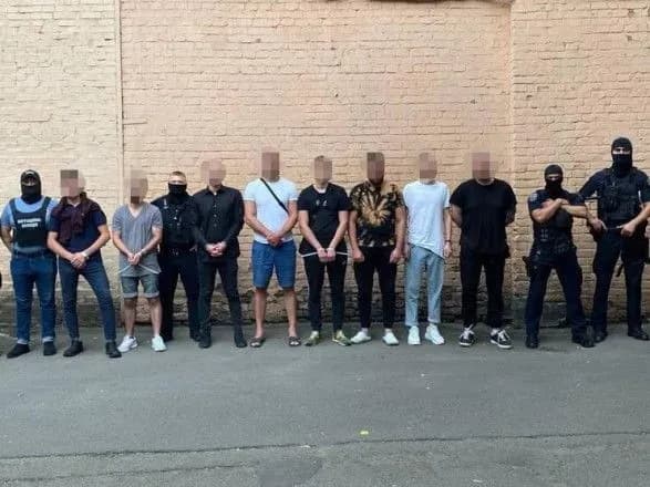 Здійснили понад 150 нападів на іноземців: у Києві знешкодили злочинну групу