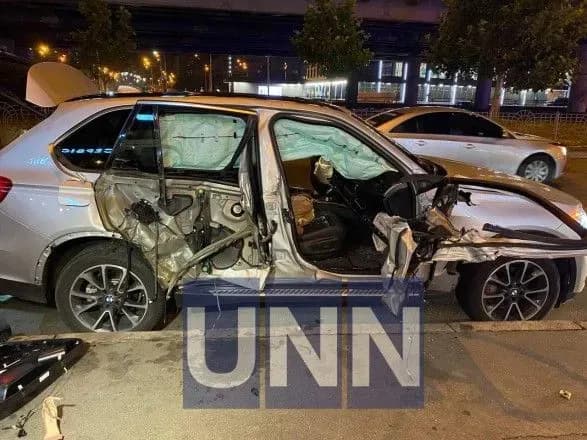 У центрі Києва сталась ДТП між фурою та позашляховиком