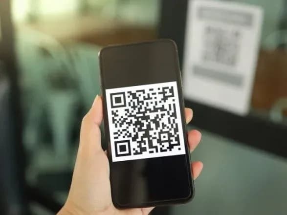 Цифровізація епідемії: навіщо Україна планує ввести QR-коди вакцинації?