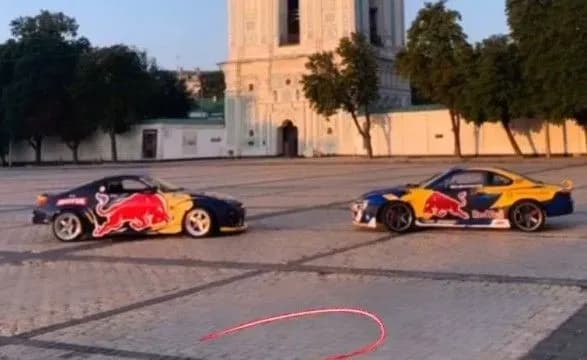 Дрифт на Софийской площади: допрошен свидетель, который помогал в организации съемок