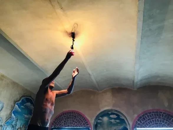 В українських СІЗО дозволять користуватися інтернетом та телефоном