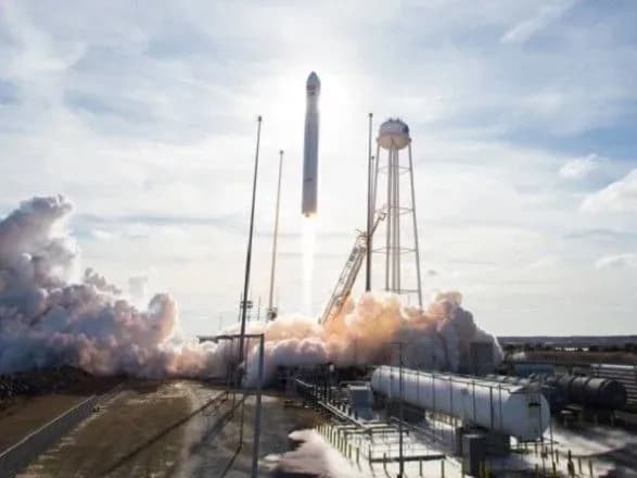 Українсько-американська ракета Antares вивела на орбіту космічний корабель з вантажем для МКС: як це було