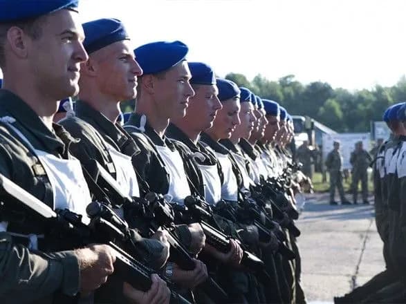 На злітній смузі "Антонова" чергова репетиція параду до Дня Незалежності