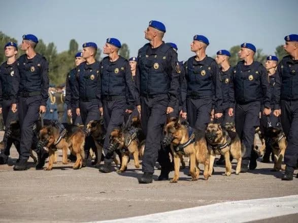 Военный парад ко Дню Независимости: в МВД показали, как проходят тренировки