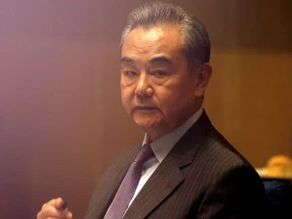 Міністр закордонних справ Китаю звинуватив США у “поспішному” виводі військ з Афганістану