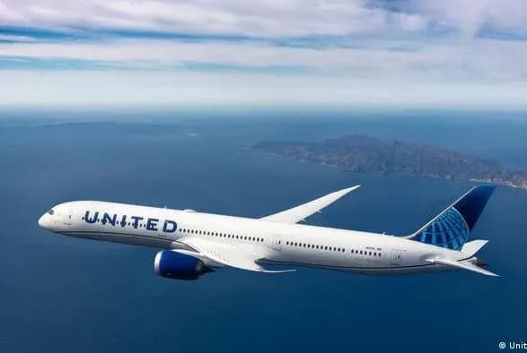United Airlines перенаправляє деякі рейси, щоб уникнути повітряного простору Афганістану