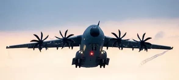 Німецький військовий літак зміг вивезти з Кабула всього сім людей