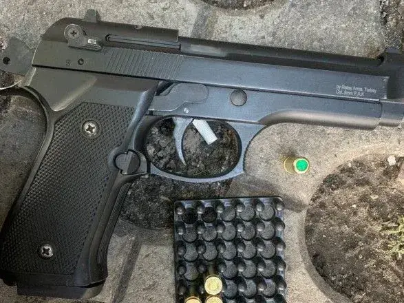 У львівському кафе чоловік влаштував стрілянину