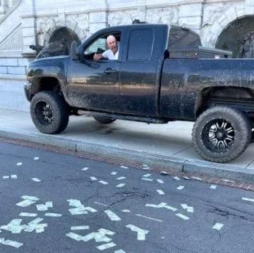 Чоловіка, що погрожував бомбою в авто поблизу Конгресу США, звинувачують у загрозі застосування зброї масового ураження