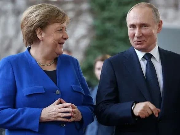 Меркель у Путіна заявила про "застій" в нормандському форматі та згадала про Крим