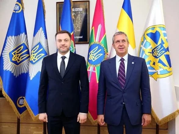 Комерційні проекти, поліцейське співробітництво та обмін посвідчення водія: Монстирський зустрівся з італійським дипломатом