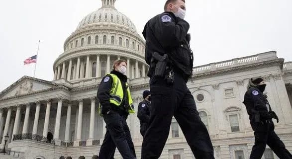 Поліція Капітолію виправдала поліцейського, який вбив протестувальницю під час штурму