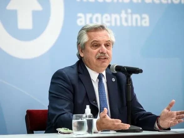 Перша леді Аргентини відсвяткувала день народження попри карантин. Президент погодився прийти у суд та запропонував компенсацію