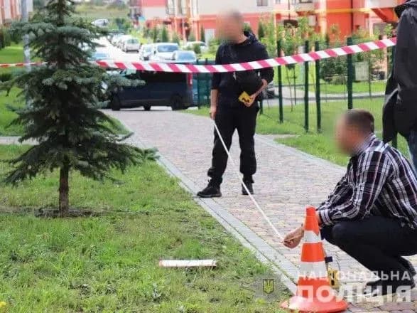 У Рівному 15-річний хлопець вдарив жінку ножем у спину: йому оголосили про підозру